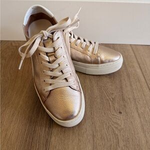 Soludos Metallic Rose Gold Women’s Lace-Up Sneakers, size 9.